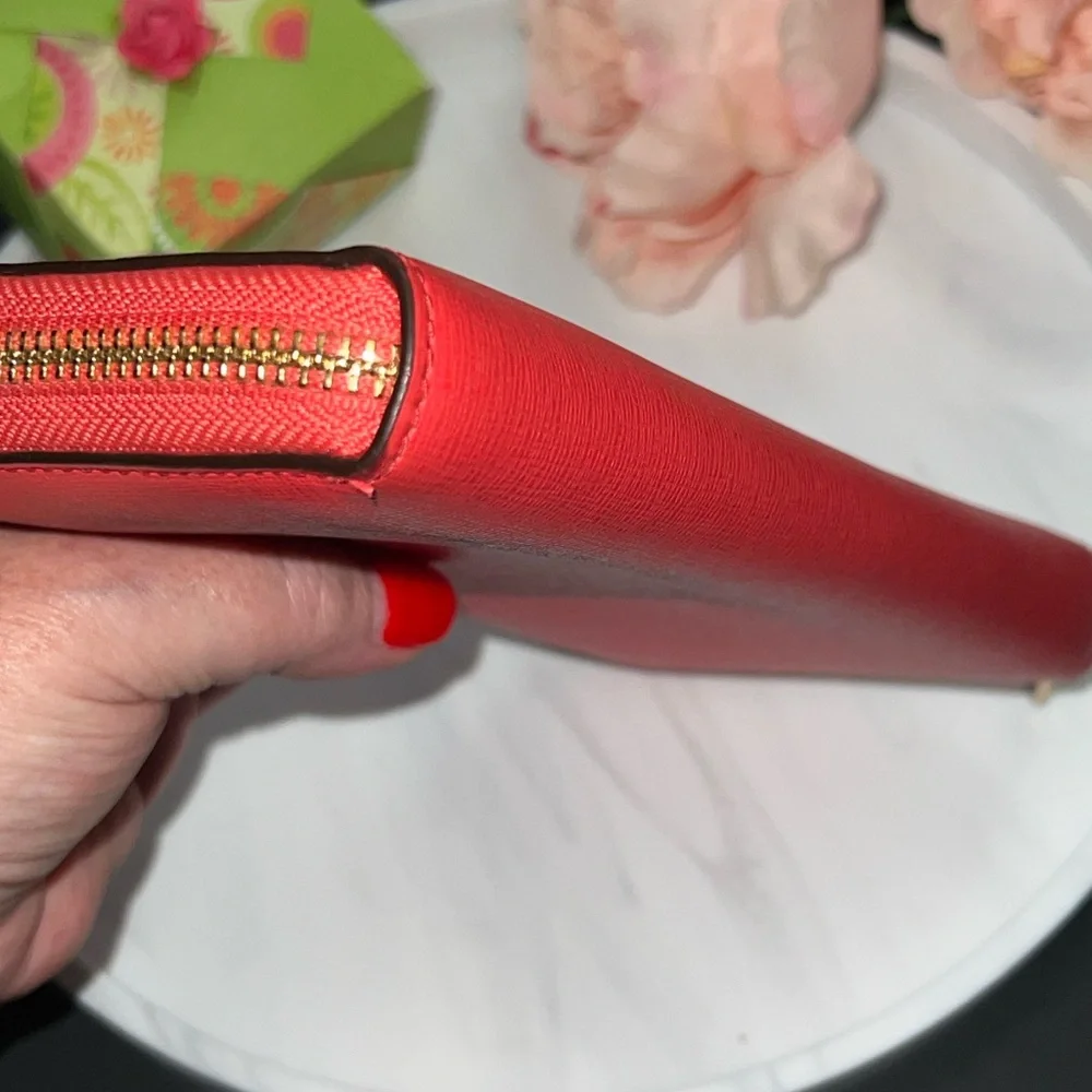 EUC Coach Accordion Zip Wallet in Coral - Picture 5 of 13